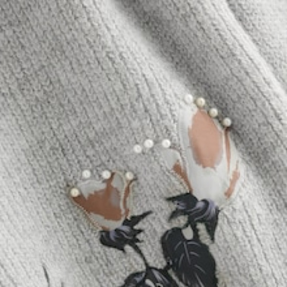Flowers and Pearls Sweater - Picture 3 of 4